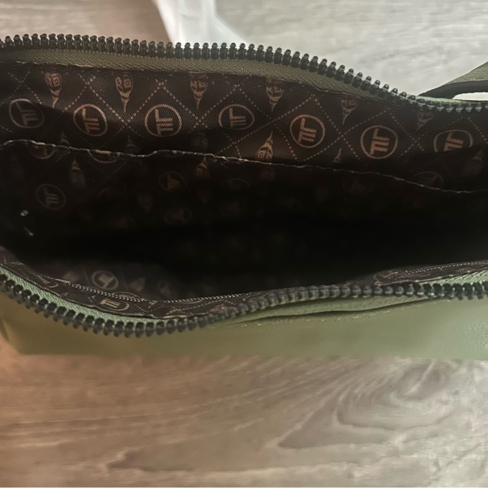 NWT London Fog Bella Pebble Crossbody - Picture 8 of 9